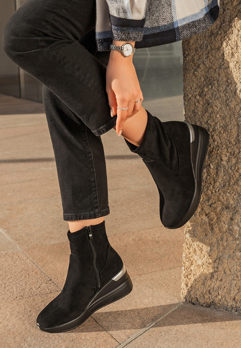 Černé dámské tenisky na klínku Torino