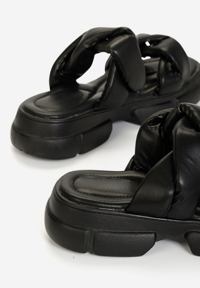 Černé pantofle na klínku Elfleda