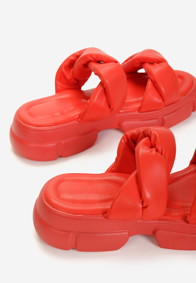 Červené pantofle na klínku Elfleda