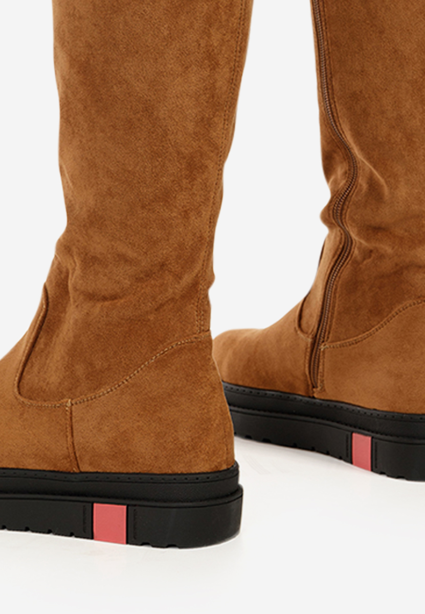 Camelové vysoké kozačky na plochém podpatku Esme