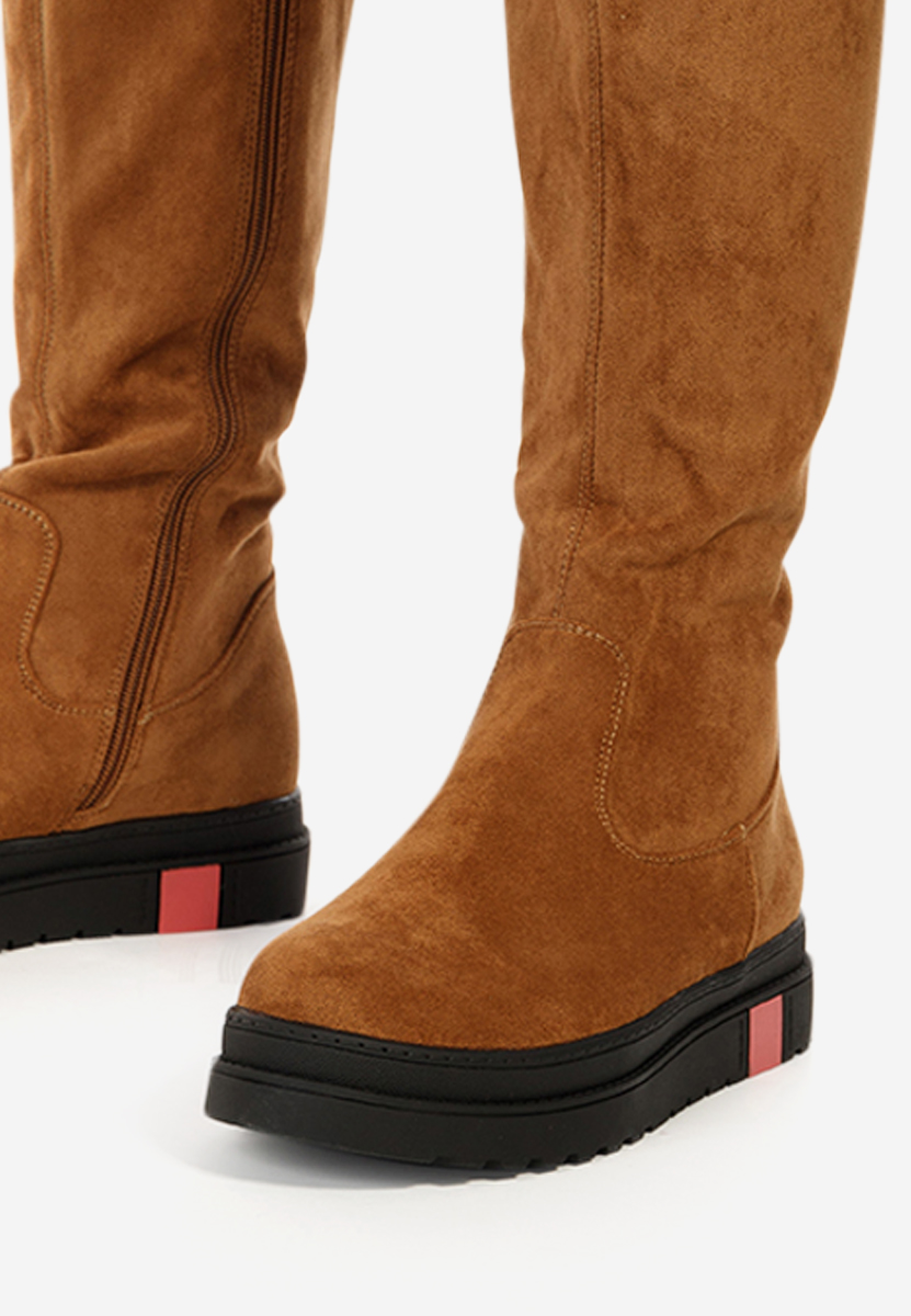 Camelové vysoké kozačky na plochém podpatku Esme