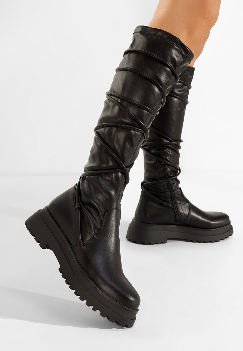 černé vysoké kozačky na plochém podpatku Cazorla