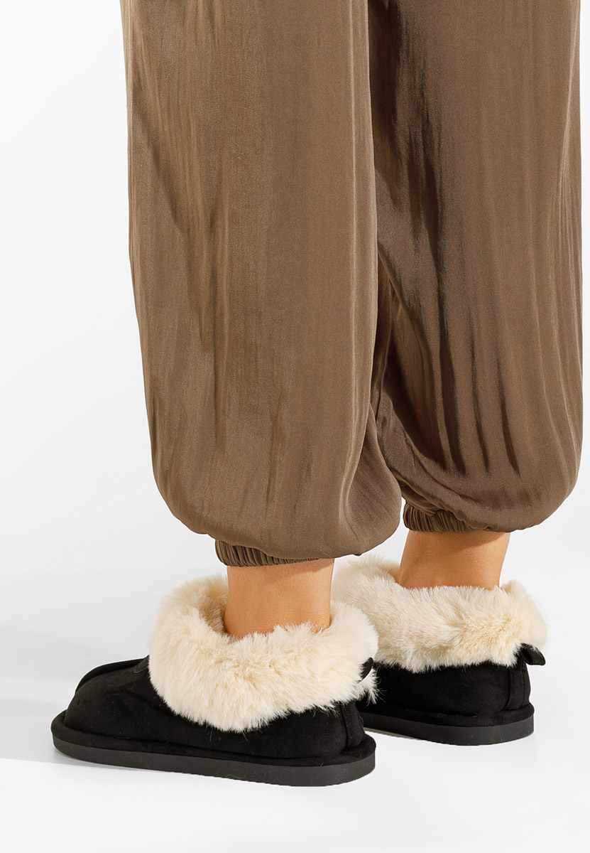 Černé domácí pantofle Olaria