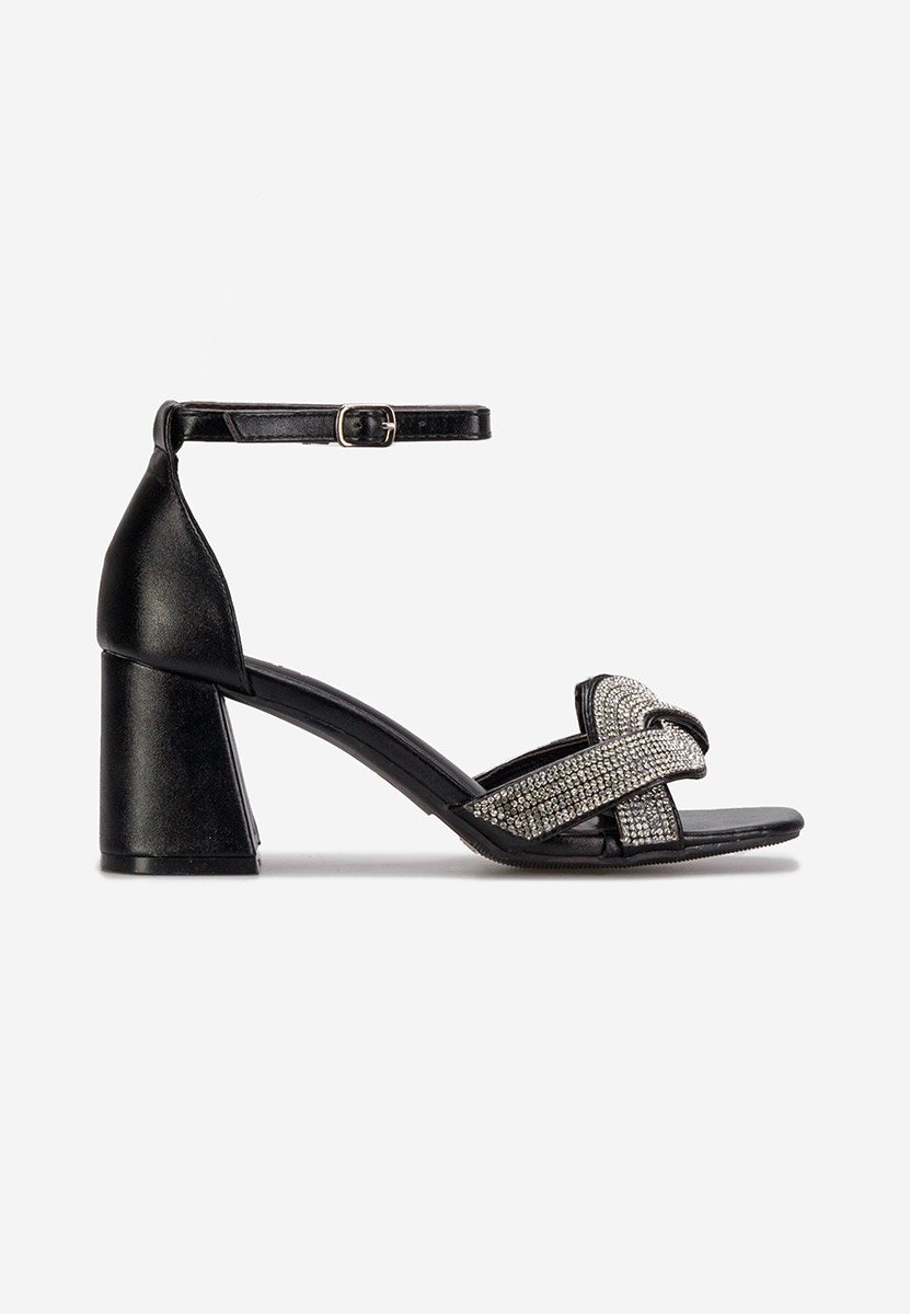 Černé sandály na podpatku Sanita