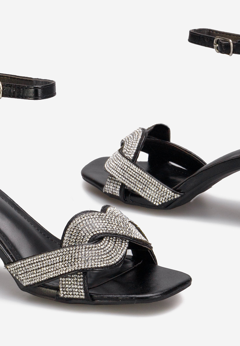 Černé sandály na podpatku Sanita