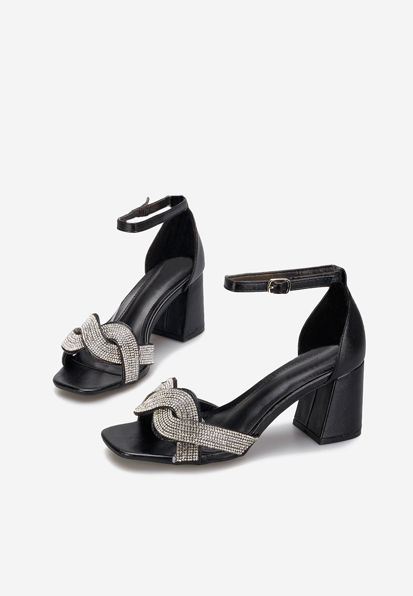 Černé sandály na podpatku Sanita