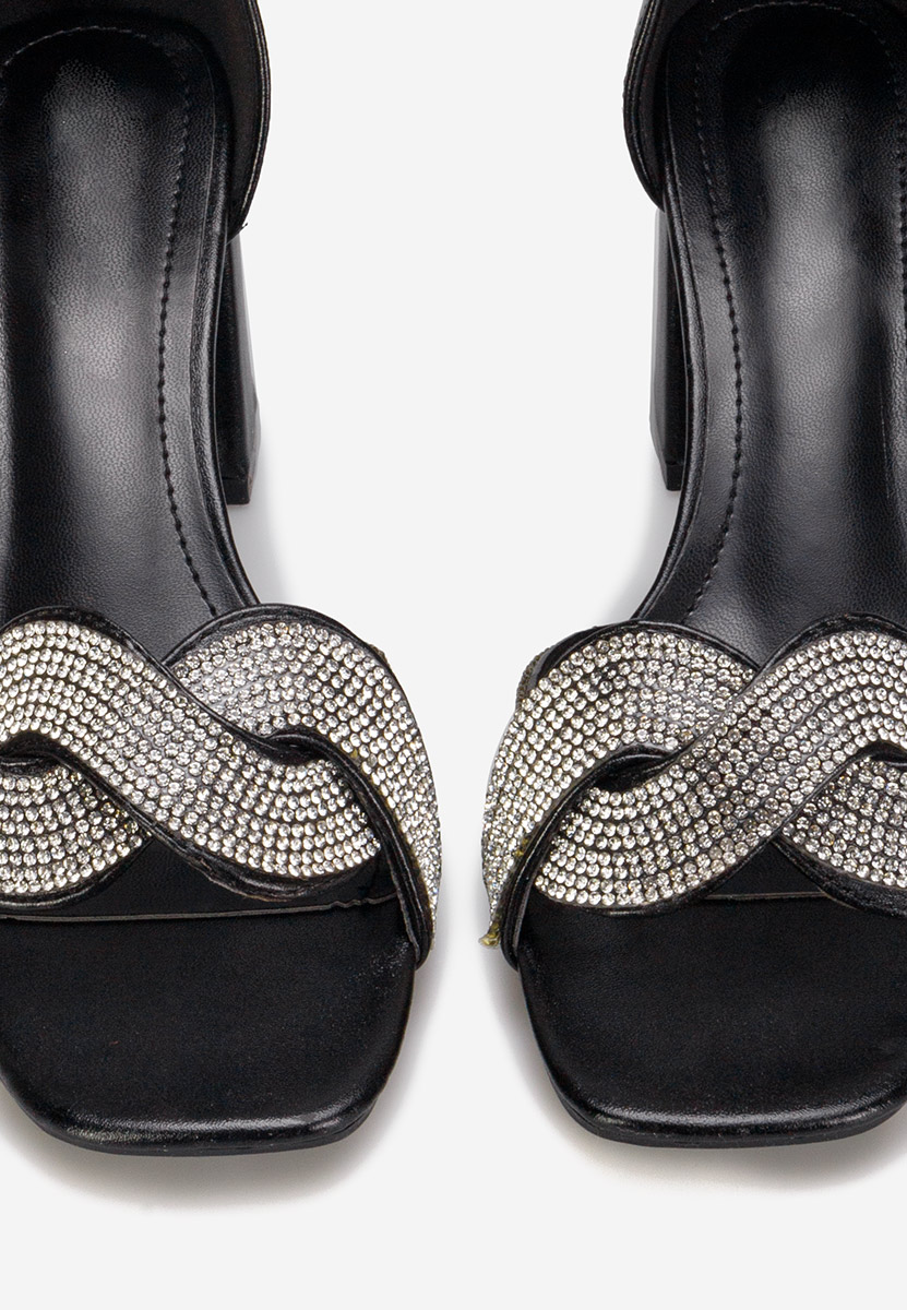 Černé sandály na podpatku Sanita