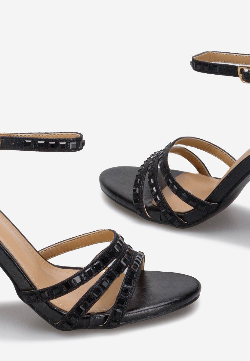 Černé sandály do špičky Dezma