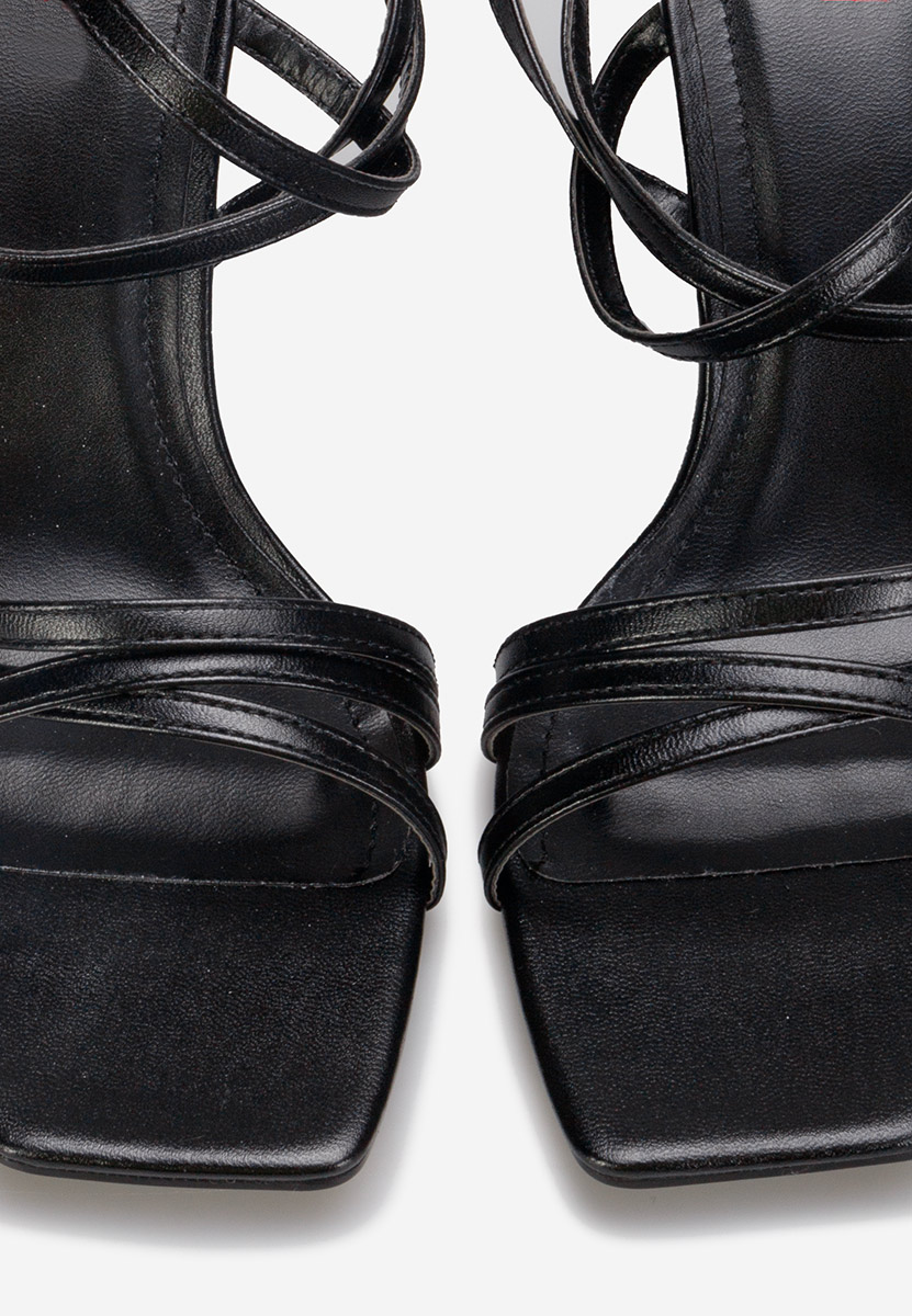 Černé sandály na podpatku Ayleen