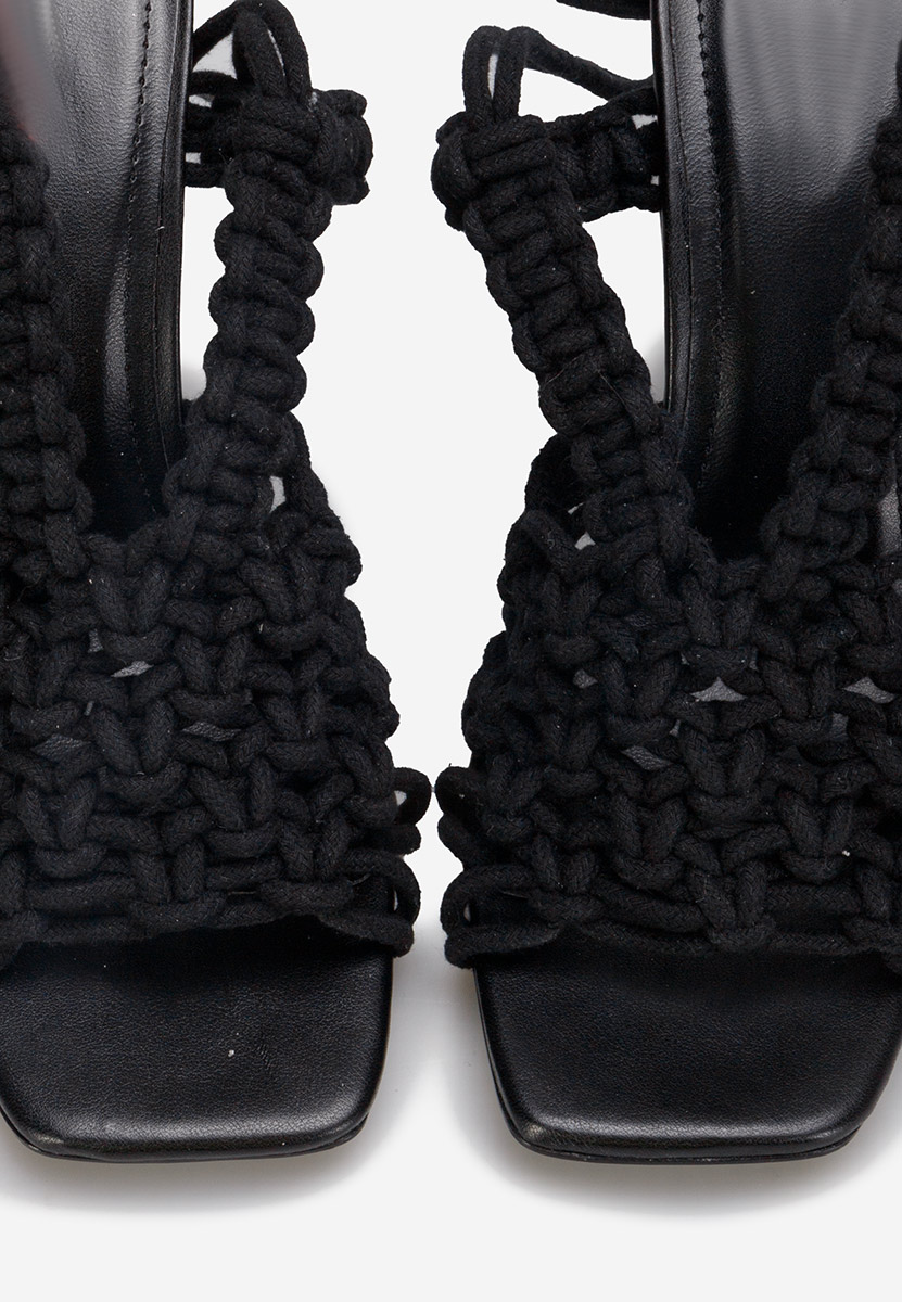 Černé sandály do špičky Lilith