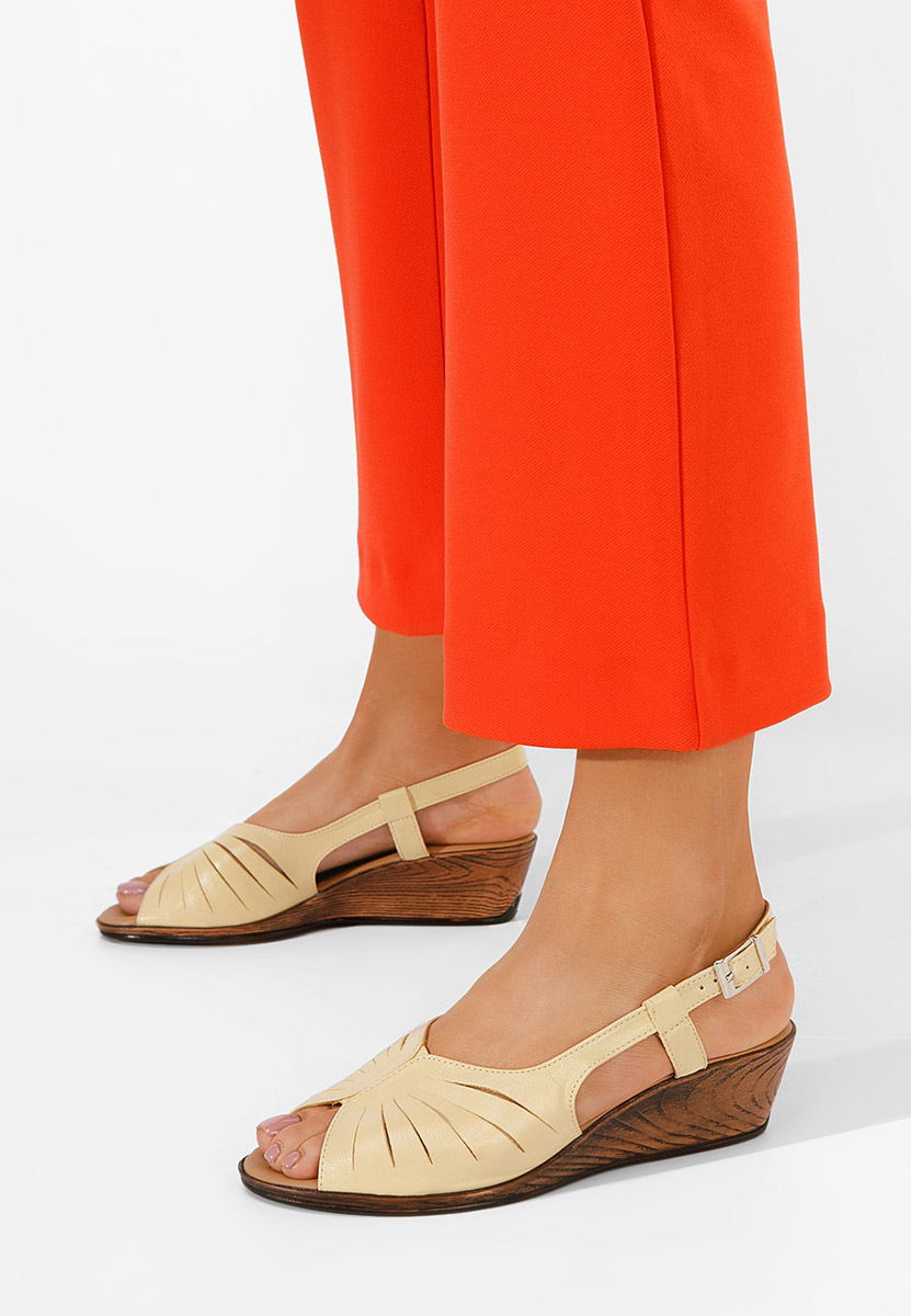 Žlutá kožené sandály Lovara