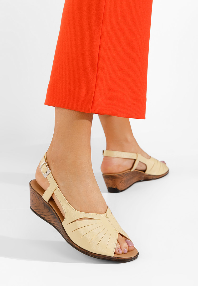 Žlutá kožené sandály Lovara