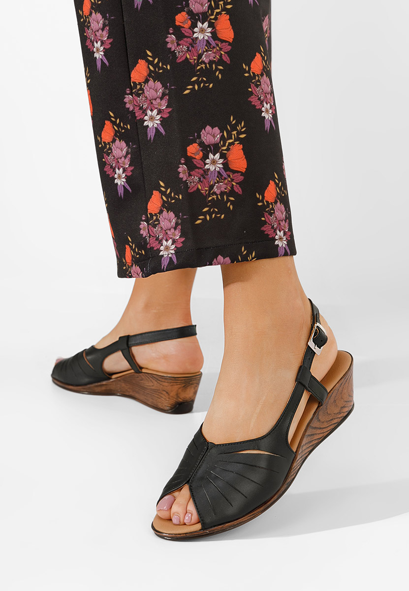 Černé kožené sandály Lovara