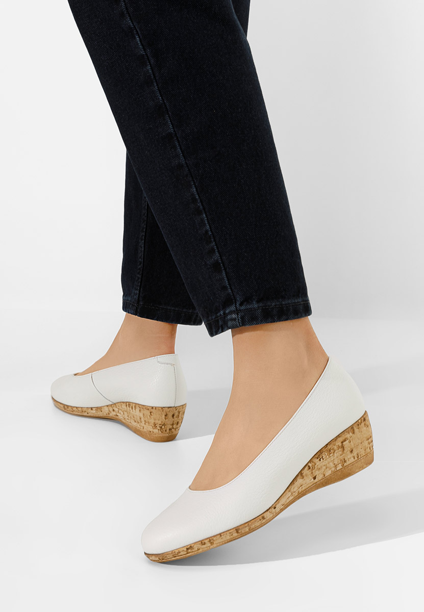 Bílé lodičky na klínku Sonia V3