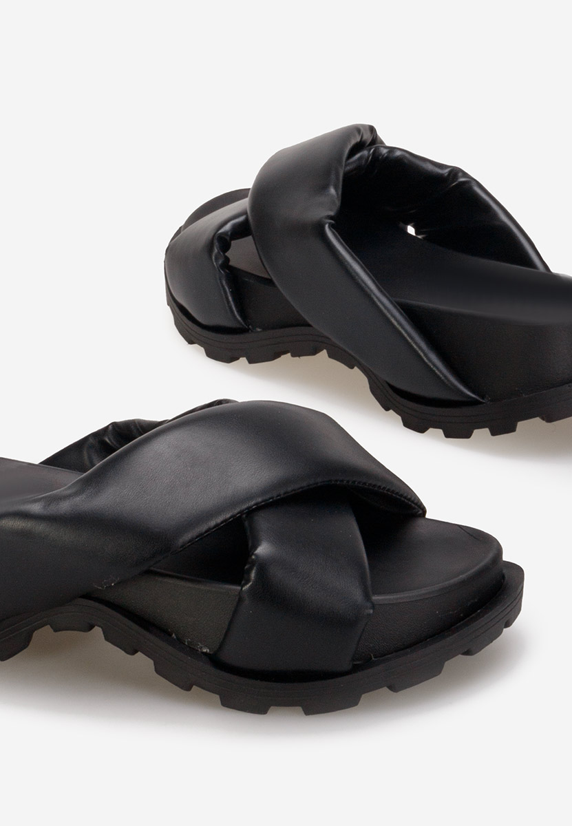 Černé pantofle na platformě Ariola