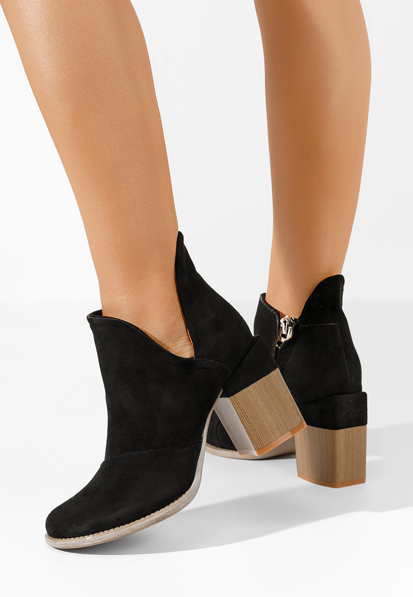 Černé kotníkové boty na podpatku Odeisa