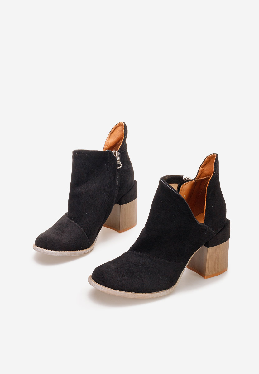 Černé kotníkové boty na podpatku Odeisa