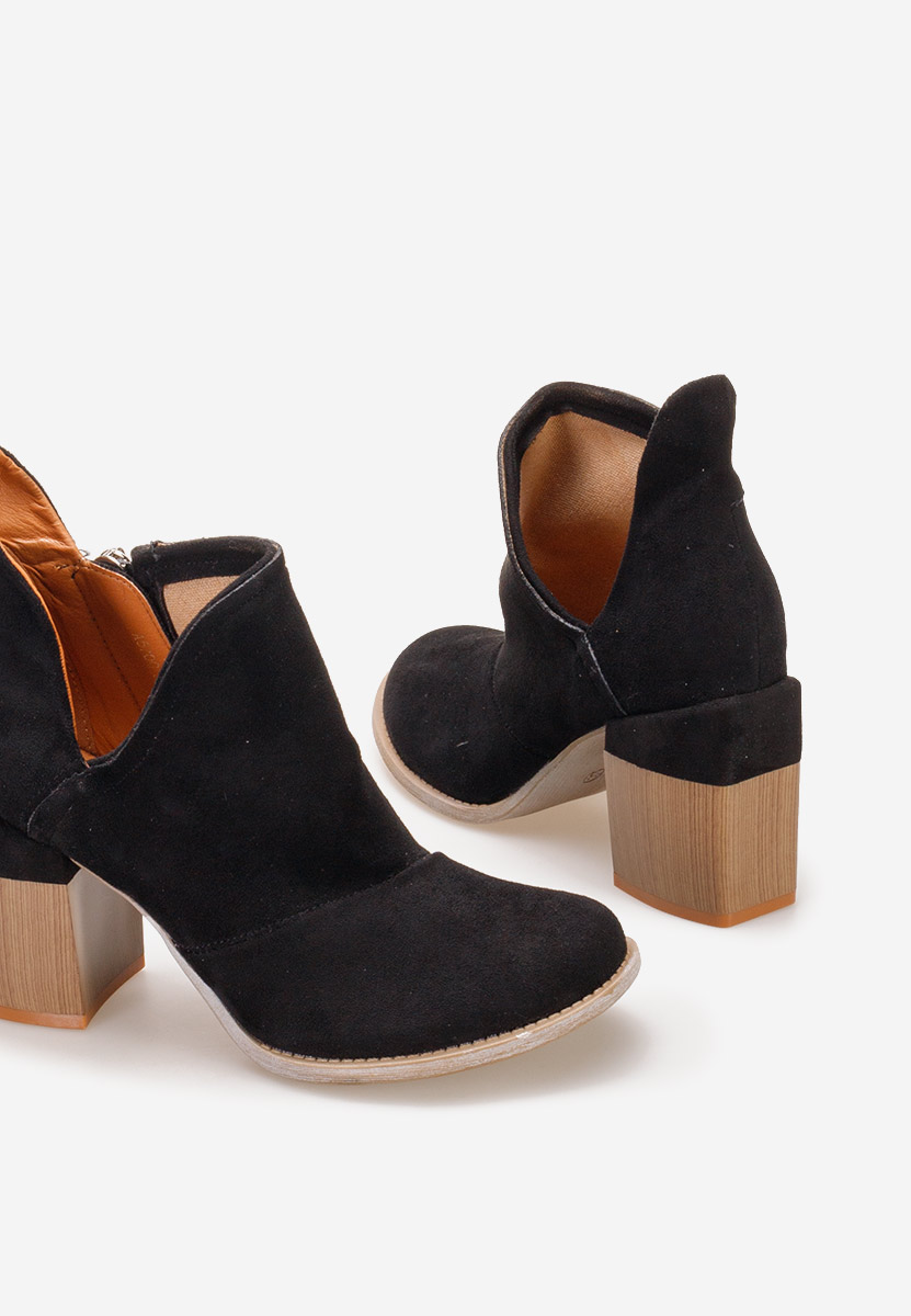 Černé kotníkové boty na podpatku Odeisa