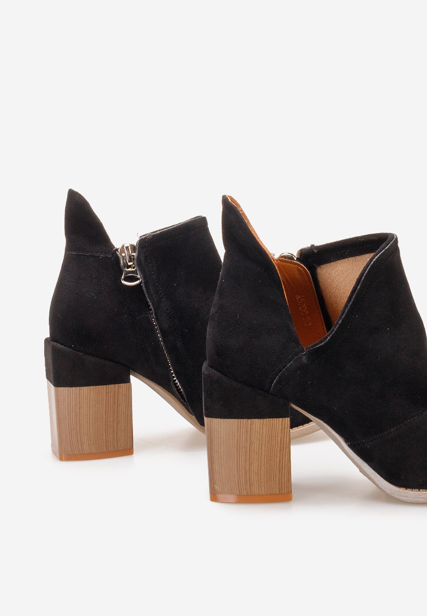 Černé kotníkové boty na podpatku Odeisa