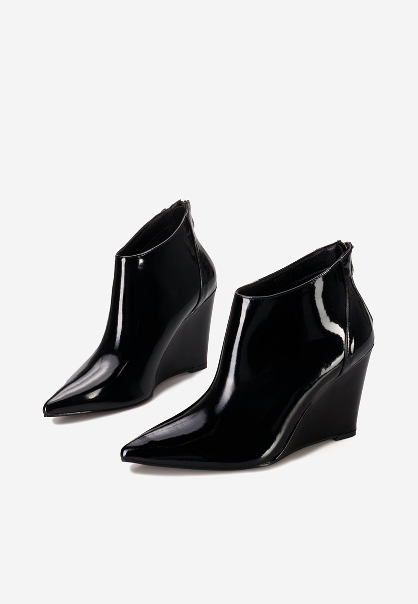 Černé kotníkové boty na klínku Shenna