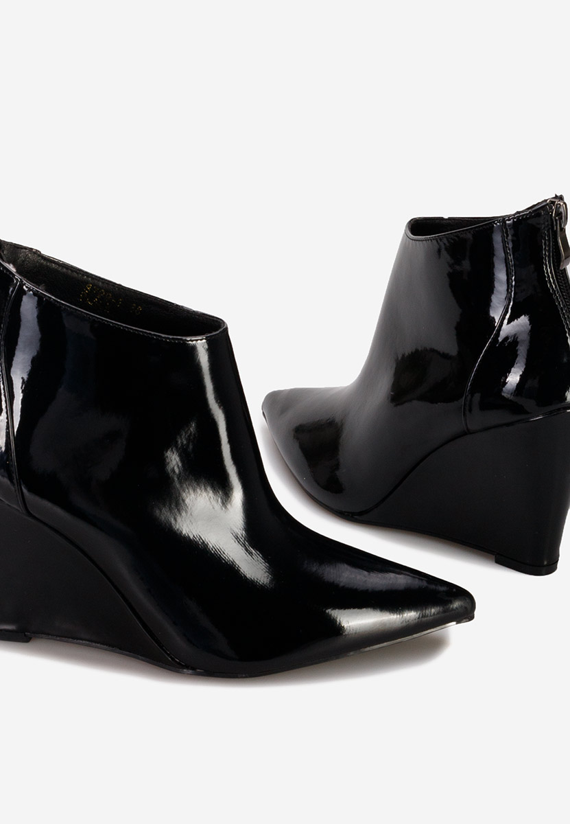 Černé kotníkové boty na klínku Shenna