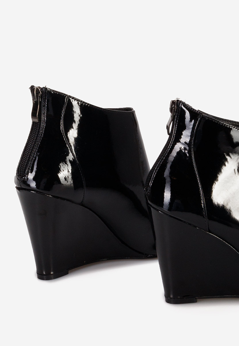 Černé kotníkové boty na klínku Shenna