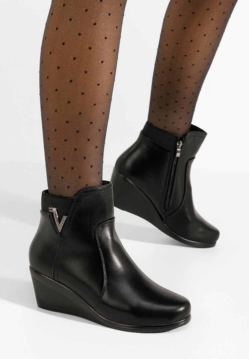 Černé kotníkové boty na klínku Siloria V3