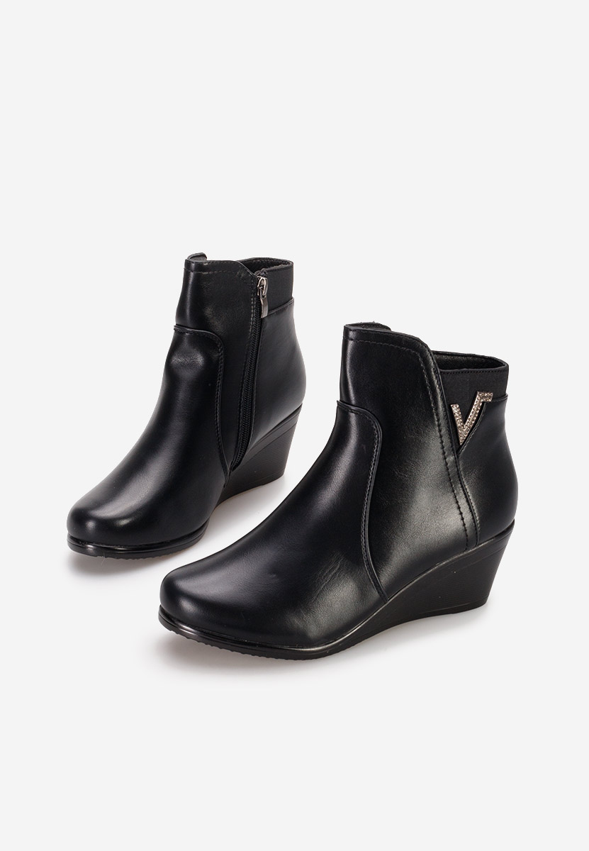 Černé kotníkové boty na klínku Siloria V3