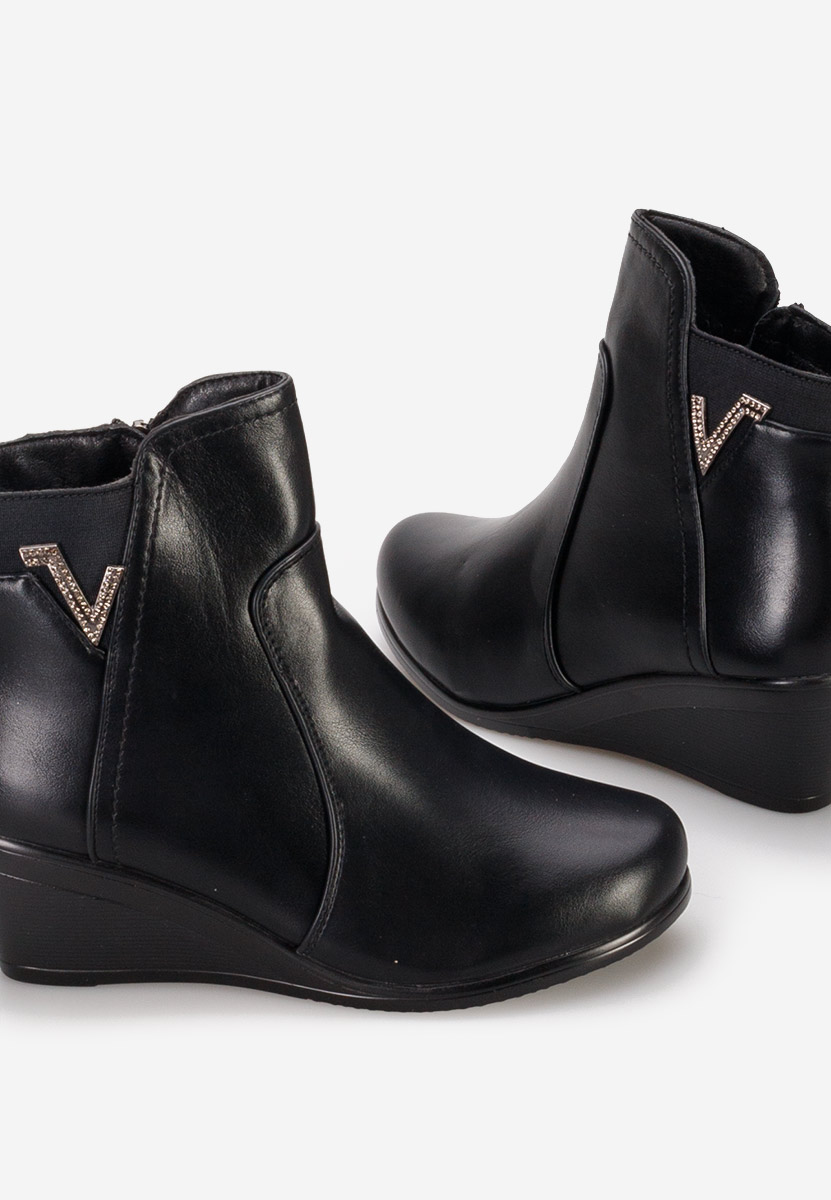 Černé kotníkové boty na klínku Siloria V3