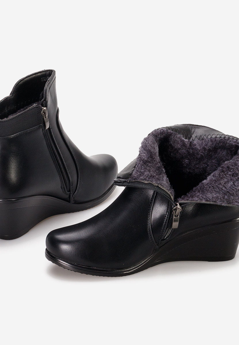 Černé kotníkové boty na klínku Siloria V3