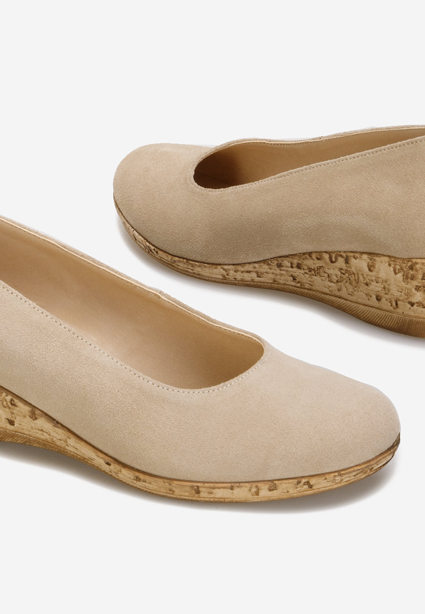 Béžové lodičky na klínku Sonia