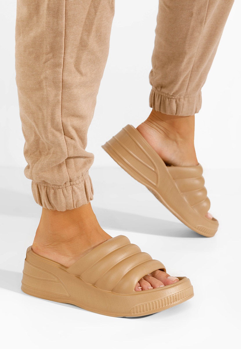 Levně Khaki pantofle na platformě Etana