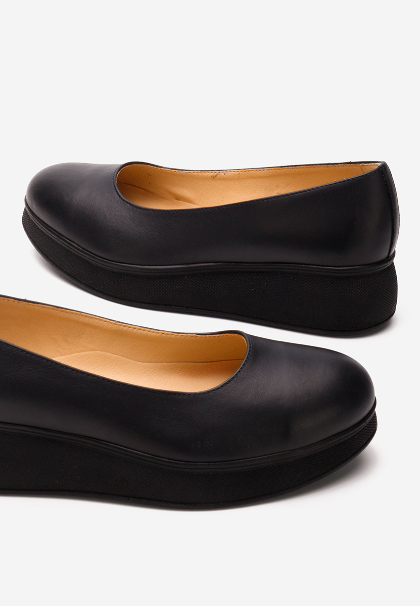 Tmavě modré lodičky na platformě Cantoria