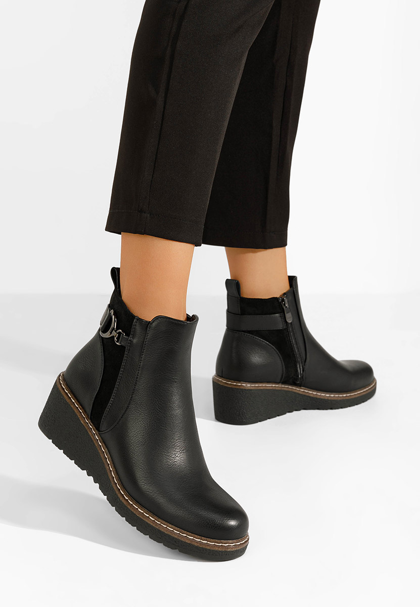 Černé kotníkové boty na klínku Magen