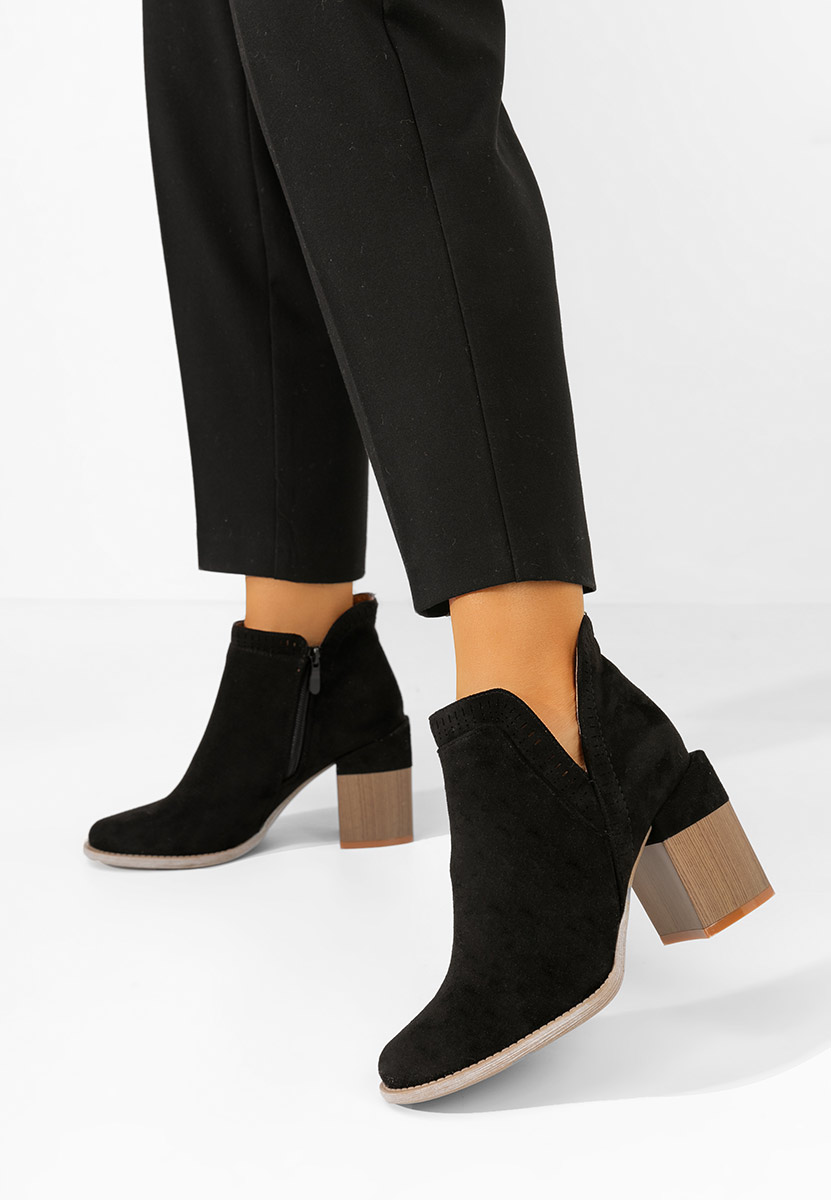Černé kotníkové boty na podpatku Traicy