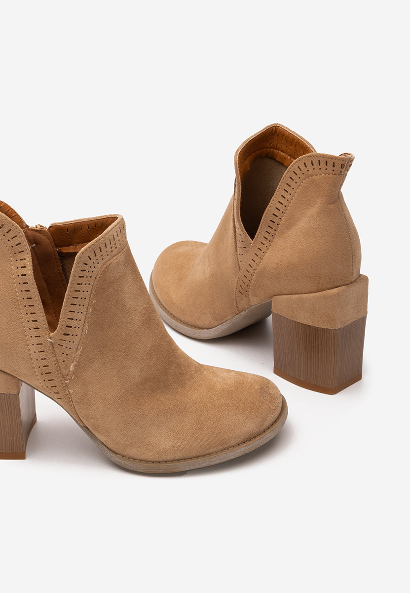 Khaki kotníkové boty na podpatku Traicy