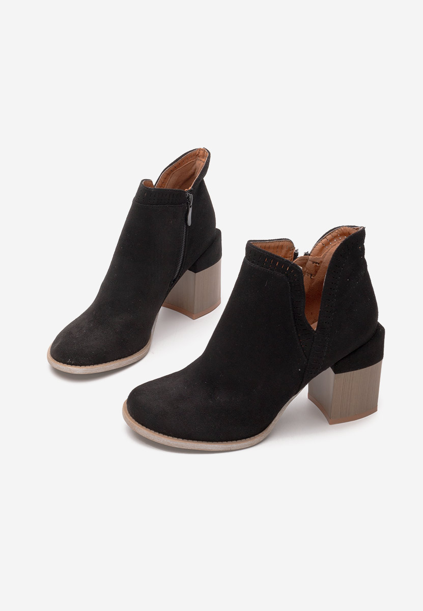 Černé kotníkové boty na podpatku Traicy