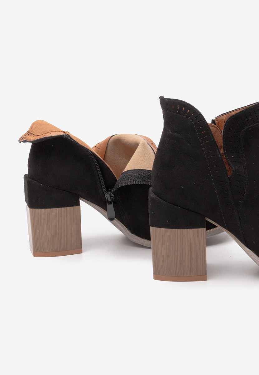 Černé kotníkové boty na podpatku Traicy