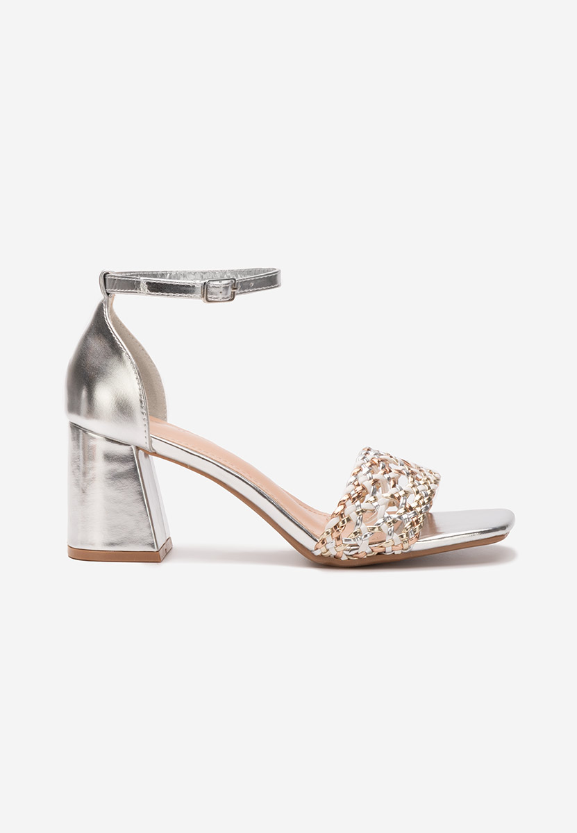 Stribrné sandály na podpatku Nickyta