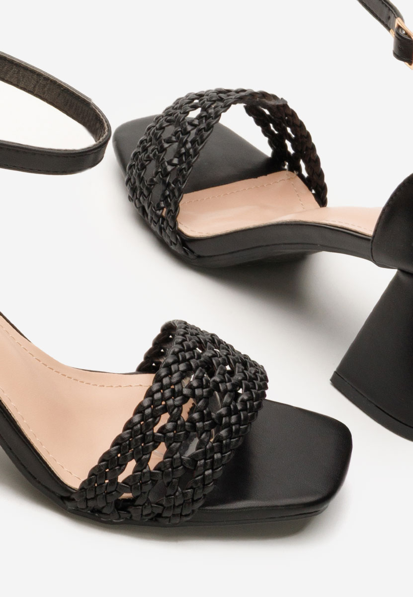 Černé sandály na podpatku Nickyta