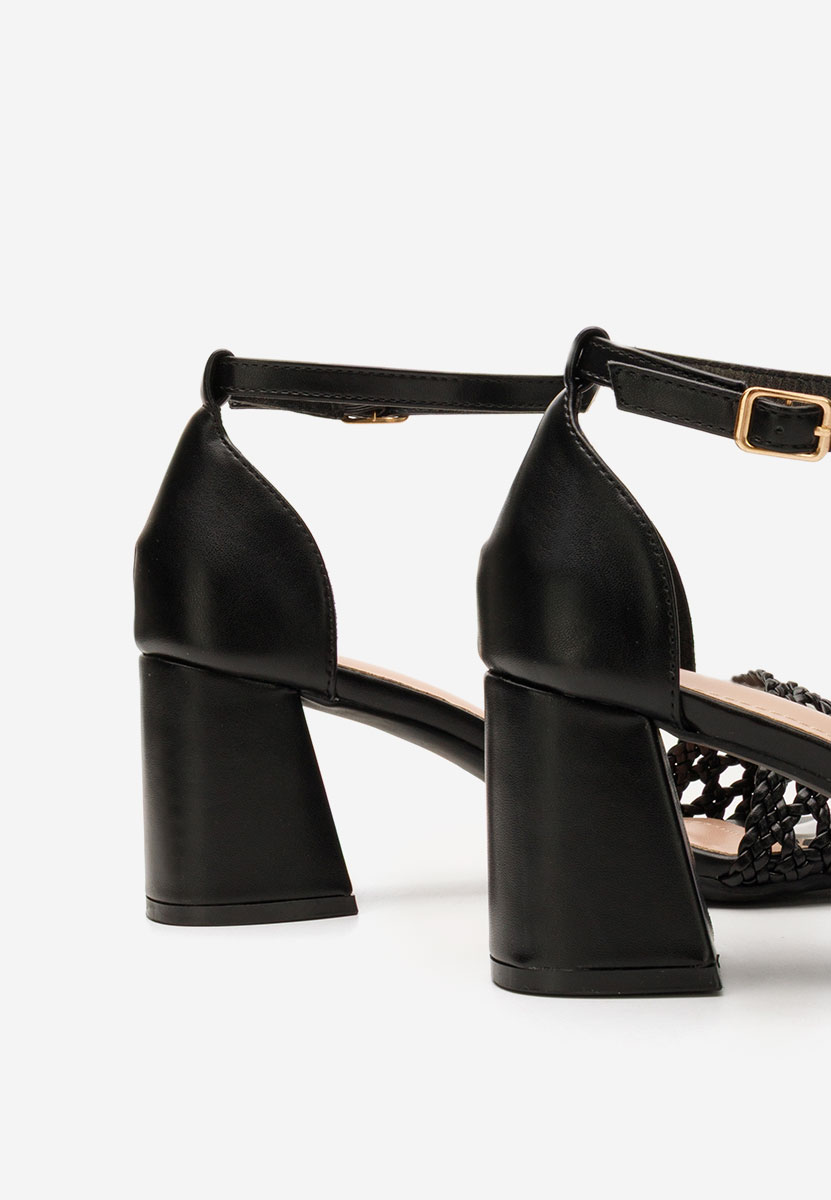 Černé sandály na podpatku Nickyta