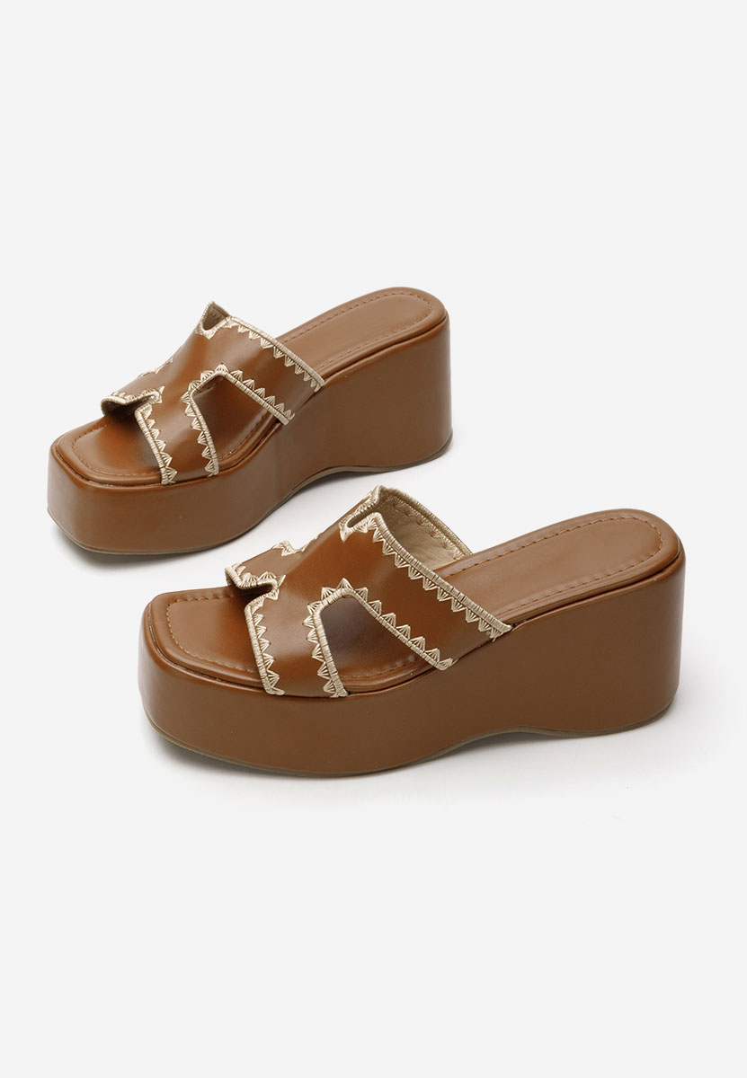 Hnedé pantofle na klínku Lollita