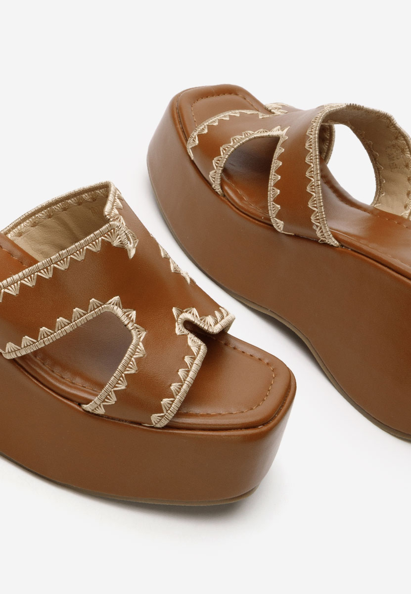 Hnedé pantofle na klínku Lollita