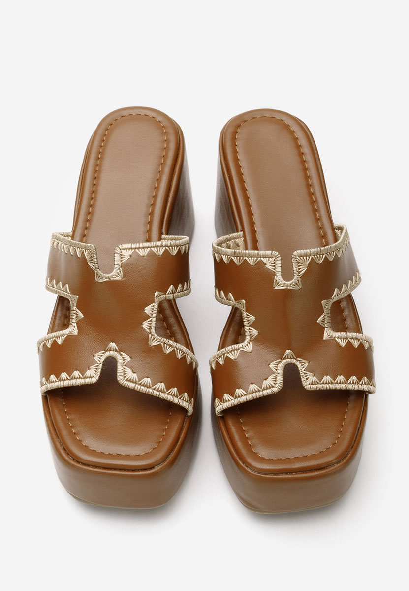 Hnedé pantofle na klínku Lollita