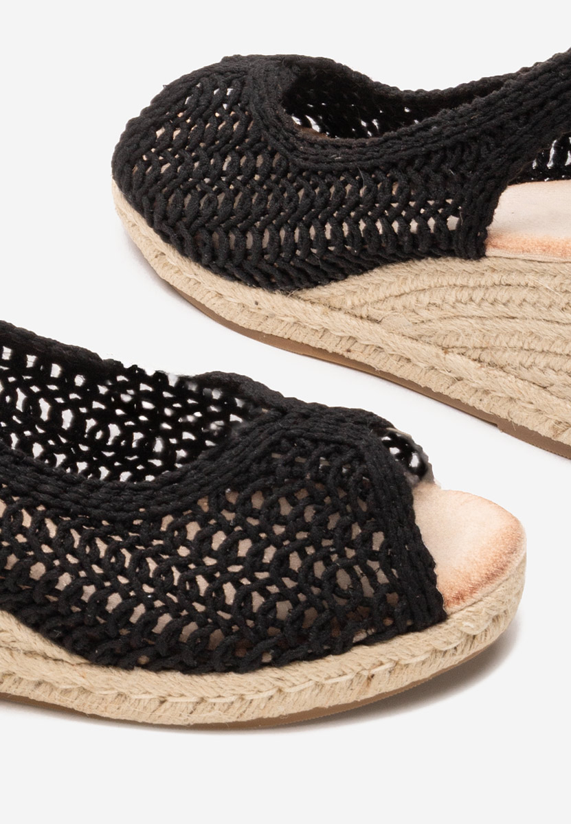 Černé sandály na klínku Xiomara