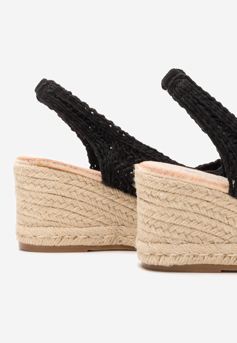 Černé sandály na klínku Xiomara