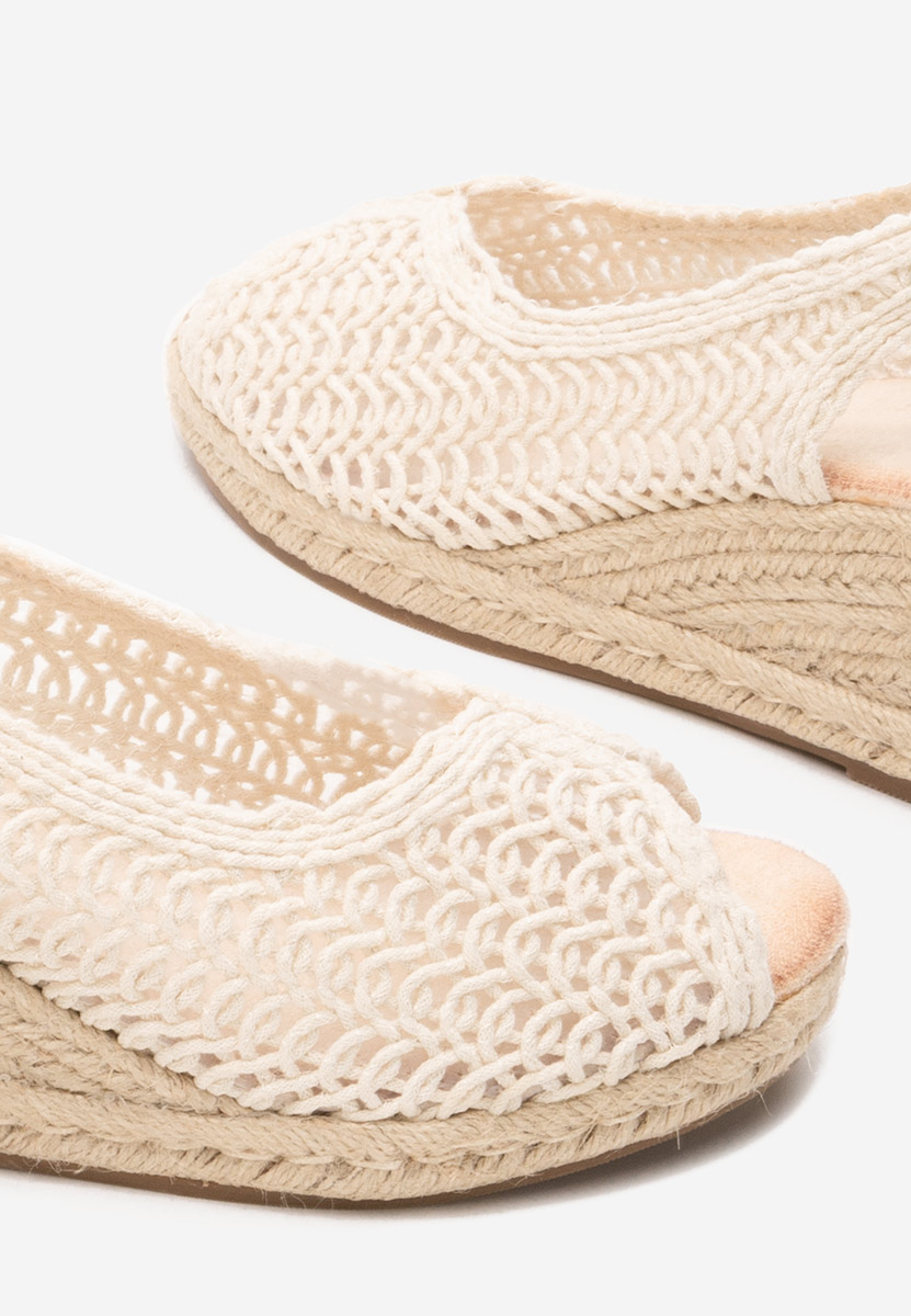 Béžové sandály na klínku Xiomara