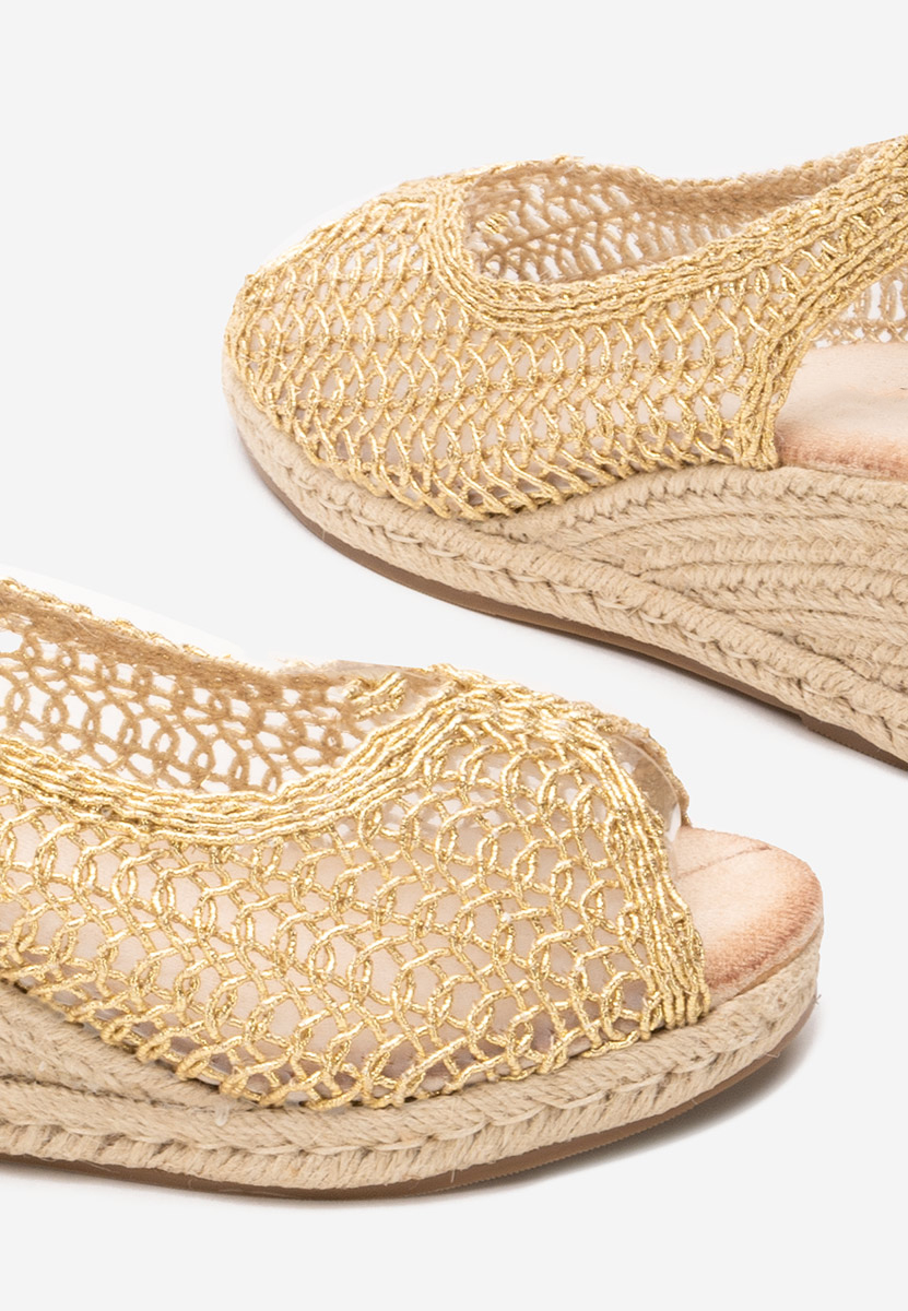 Zlaté sandály na klínku Xiomara