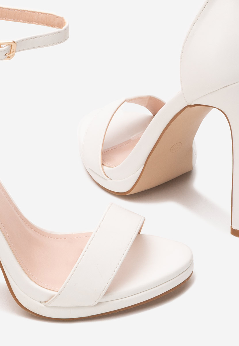 Bílé sandály do špičky Barnysa