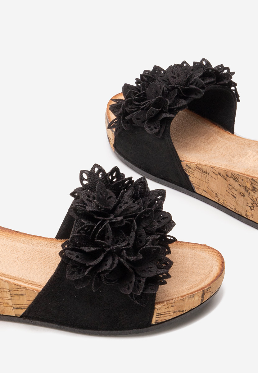 Černé pantofle na platformě Floralia